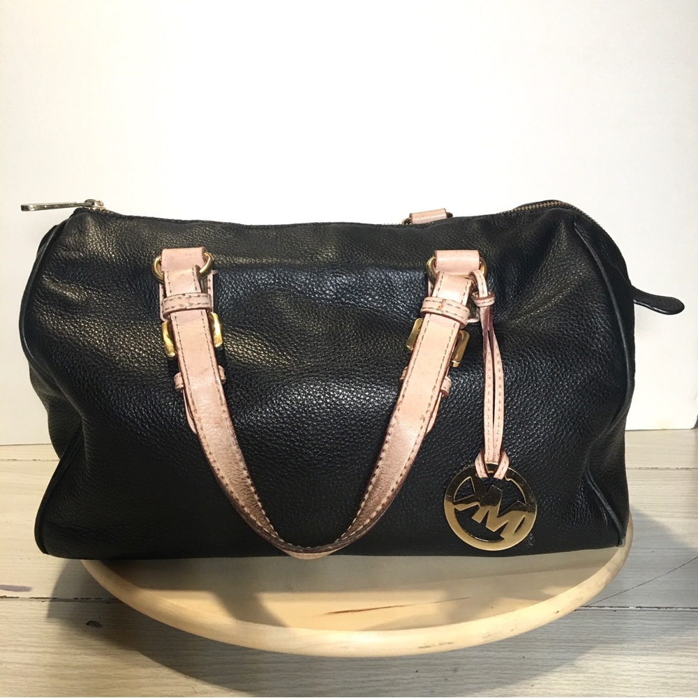 MICHAEL KORS Grayson Satchel Handbag Leather BLACK
No shoulder strap